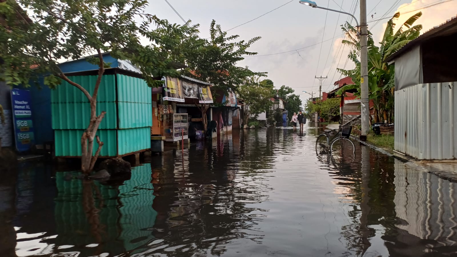 AWET MENGGENANG : Wilayah Pasir Sari, Pekalongan Barat, Kota Pekalongan, sudah seminggu terdampak banjir.