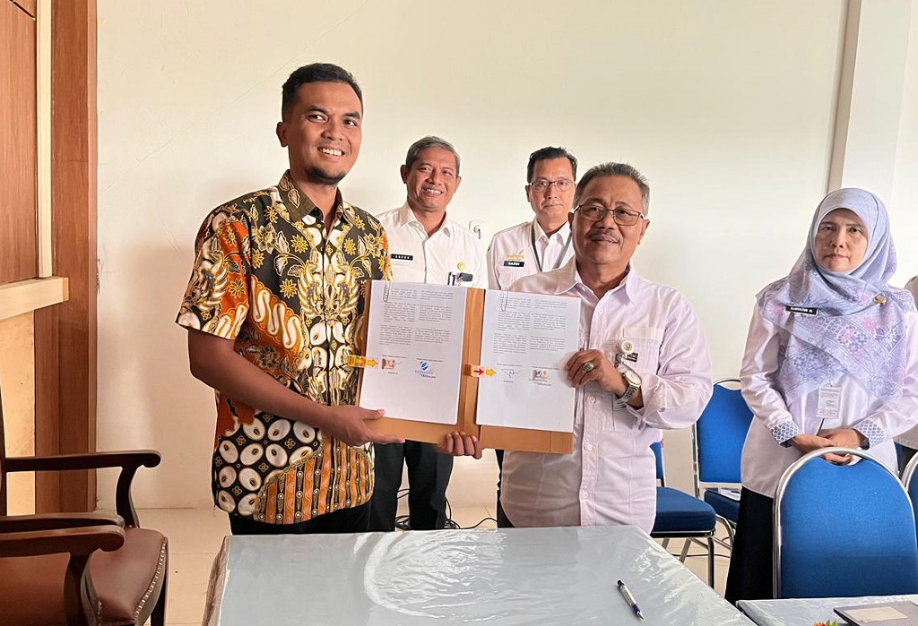 KERJASAMA: Penandatanganan kerjasama peningkatan SDM lokal di Kabupaten Batang.