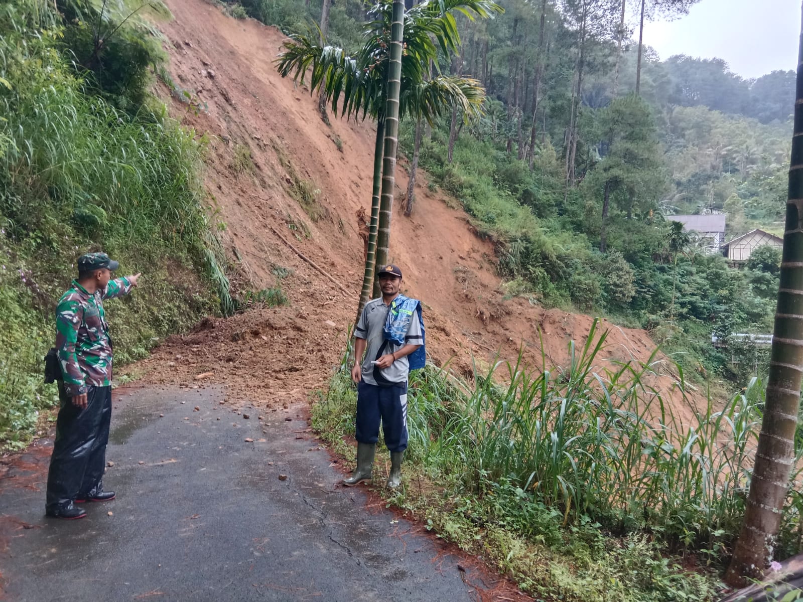 LONGSOR: Kondisi longsor di Desa Depok, Kecamatan Lebakbarang, Kabupaten Pekalongan, Minggu (25/1/1026).