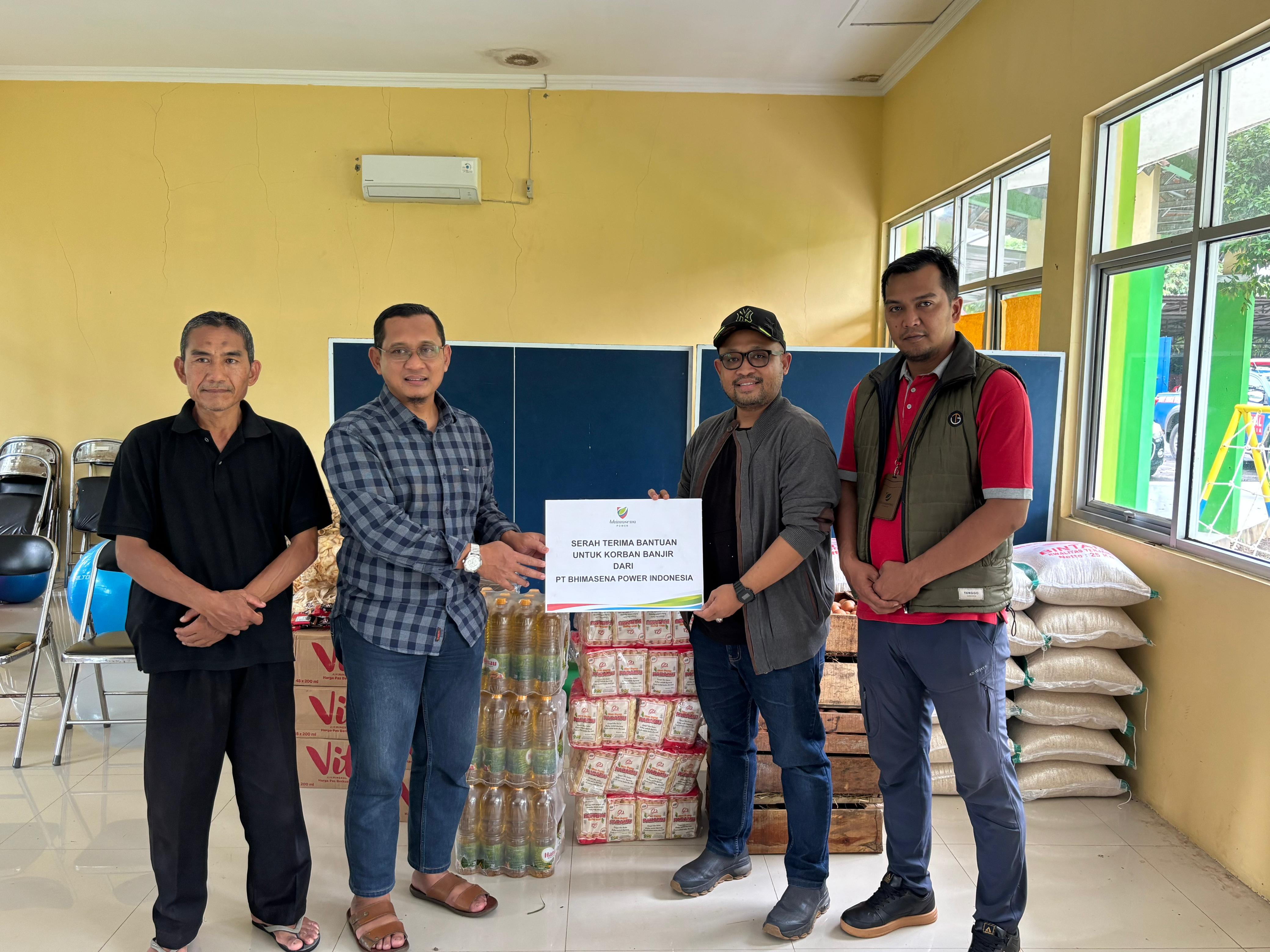 Penyaluran bantuan di Dinsos Kabupaten Batang.
