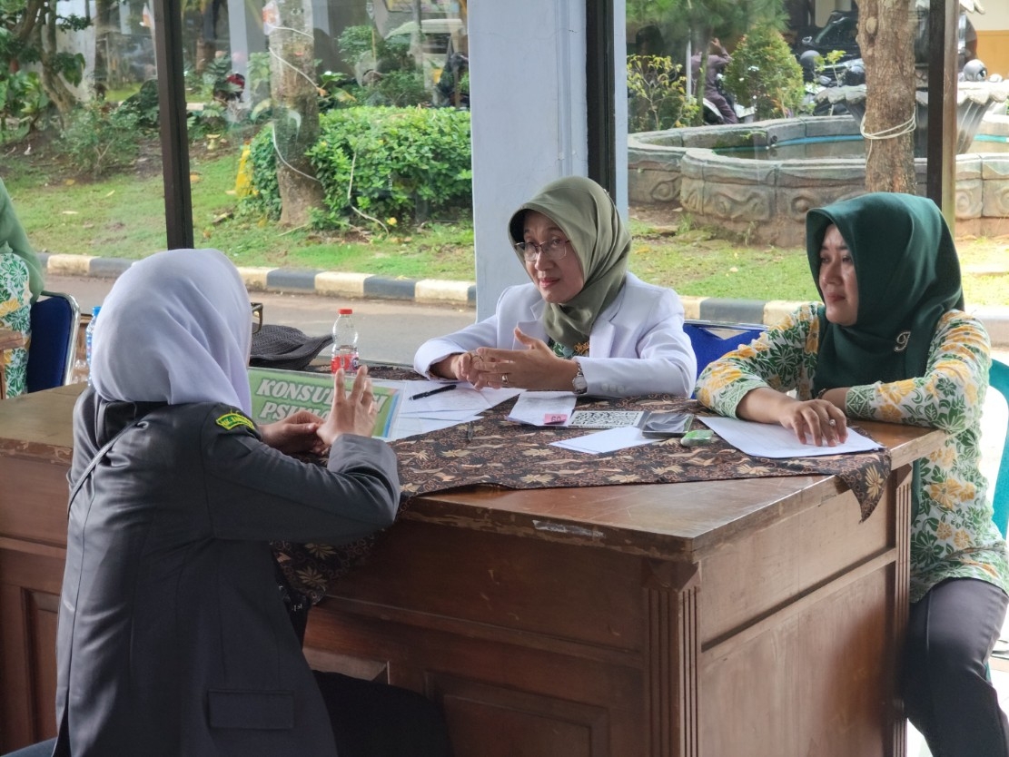 KESEHATAN: Suasana layanan psikiater gratis dalam rangka Harlah satu Abad NU di Pendopo Kabupaten Batang.