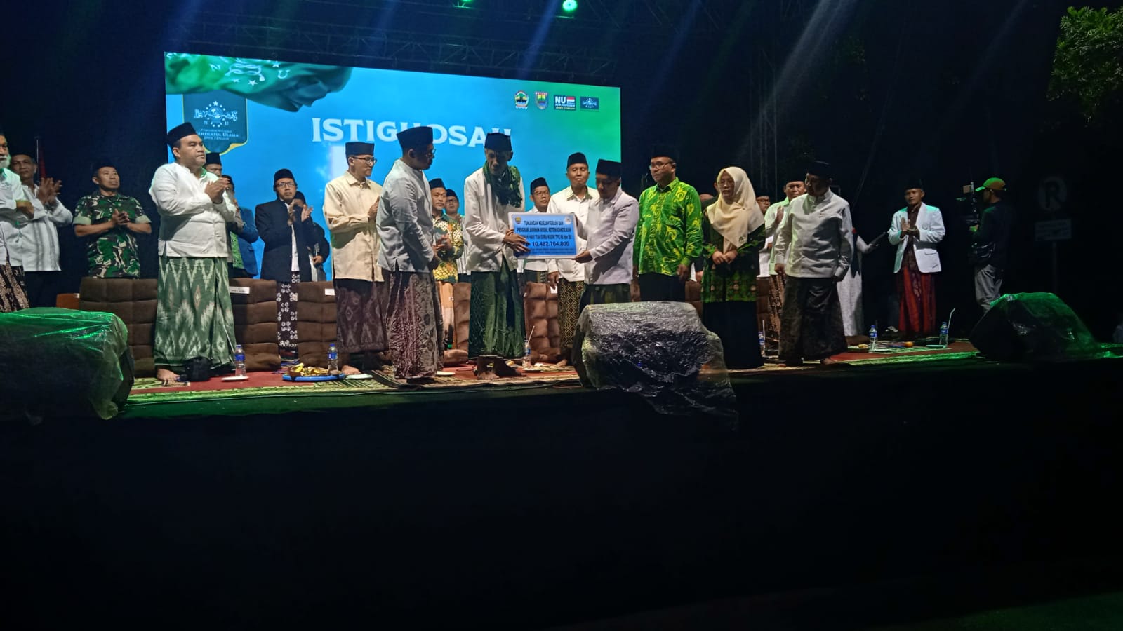 SOSIAL: Suasana peluncuran program dana pensiun untuk guru ngaji di Kabupaten Batang.