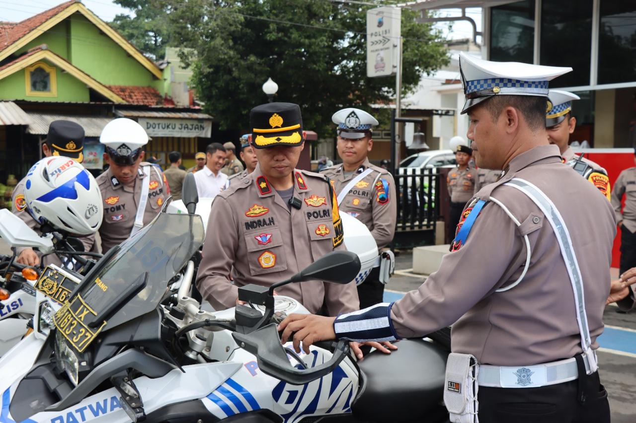 BERKENDARA: Apel Gelar Pasukan di halaman Mapolres Batang, Senin 2 Februari 2026.