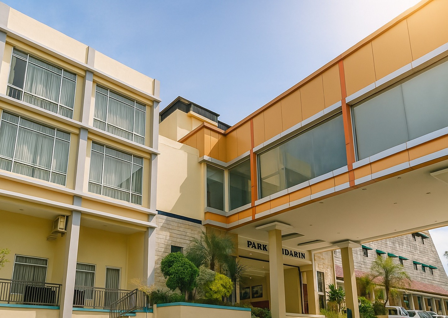 Hotel Parkside Mandarin Hotel nampak dari luar