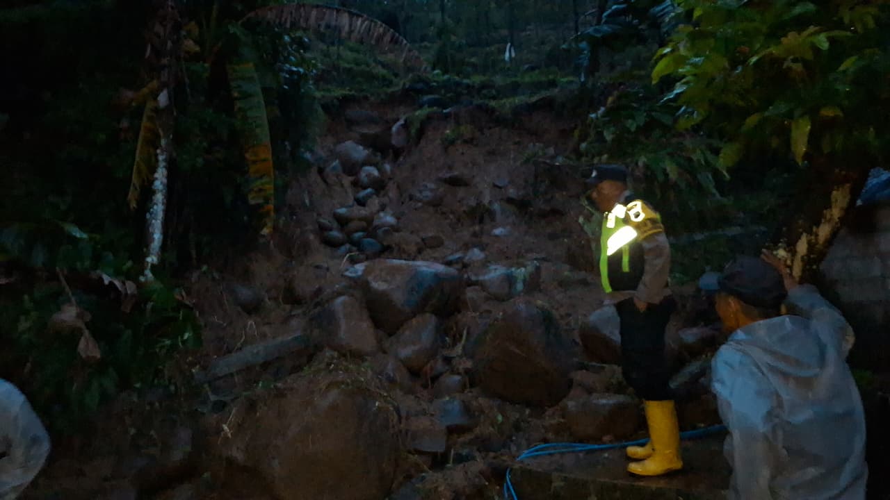 LONGSOR: Kondisi lokasi longsor di Desa Bubak, Kecamatan Kandangserang, Kabupaten Pekalongan, pascakejadian.
