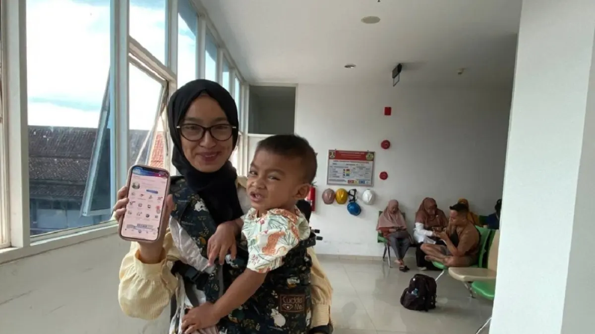 Dua kali dalam sepekan, Eka Yulianda Sari, mengantar anaknya menjalani terapi okupasi di RSUD Tidar Kota Magelang. (ISTIMEWA)