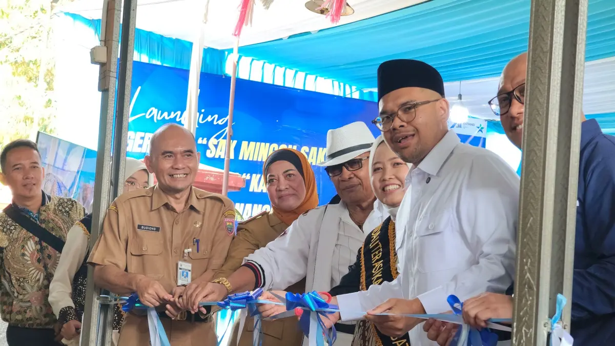 KAMPUNG LITERASI : Bupati Batang M Faiz Kurniawan meresmikan Kampung Literasi Proyonanggan Selatan sekaligus meluncurkan gerakan "Sak Minggu Sak Buku" (Satu Minggu Satu Buku), Selasa 7 April 2026. (RIYAN FADLI/JAWA POS METRO PEKALONGAN) 