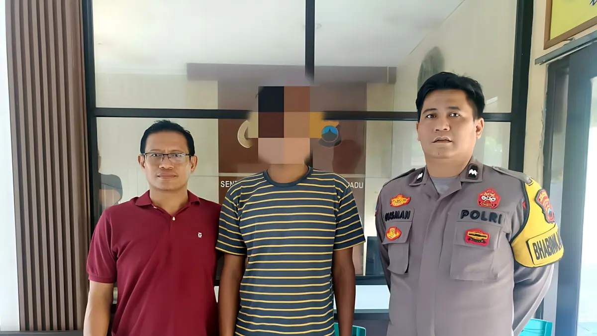 DIAMANKAN : Salah satu ABK mangkir saat diamankan ke Polsek Pekalongan Utara oleh Perwakilan KM Setia Bhakti, untuk dimintai keterangan, Rabu 8 April 2026. (LUTFI HANAFI/JAWA POS METRO PEKALONGAN)