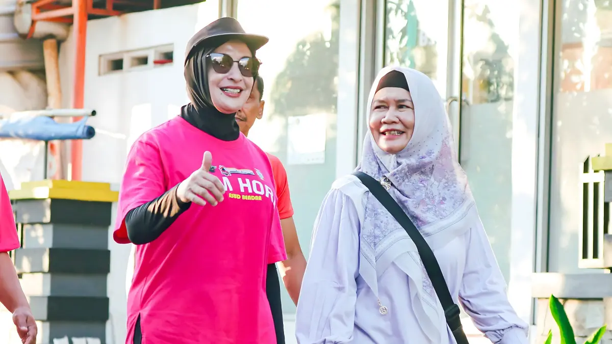 OLAH RAGA : Wawalkot sudah terbiasa olahraga dan mengajak ASN untuk hemat energi dengan bersepeda ke kantor. (LUTFI HANAFI/JAWA POS METRO PEKALONGAN)