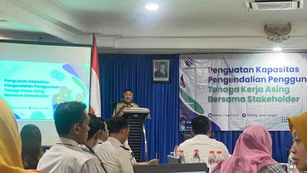 TENAGA KERJA ASING : Kepala Disnaker Batang Suprapto memberikan sambutan saat diskusi penguatan kapasitas pengendalian penggunaan Tenaga Kerja Asing (TKA) di Hotel Sendangsari. (DOK. DISNAKER BATANG)