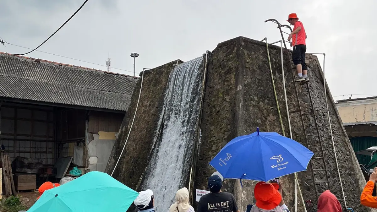PRODUKSI ES BATU : Sumur umbul, bekas instalasi produksi es batu Hoo Tjien Siong. (NANANG RENDI AHMAD/JAWA POS METRO PEKALONGAN)