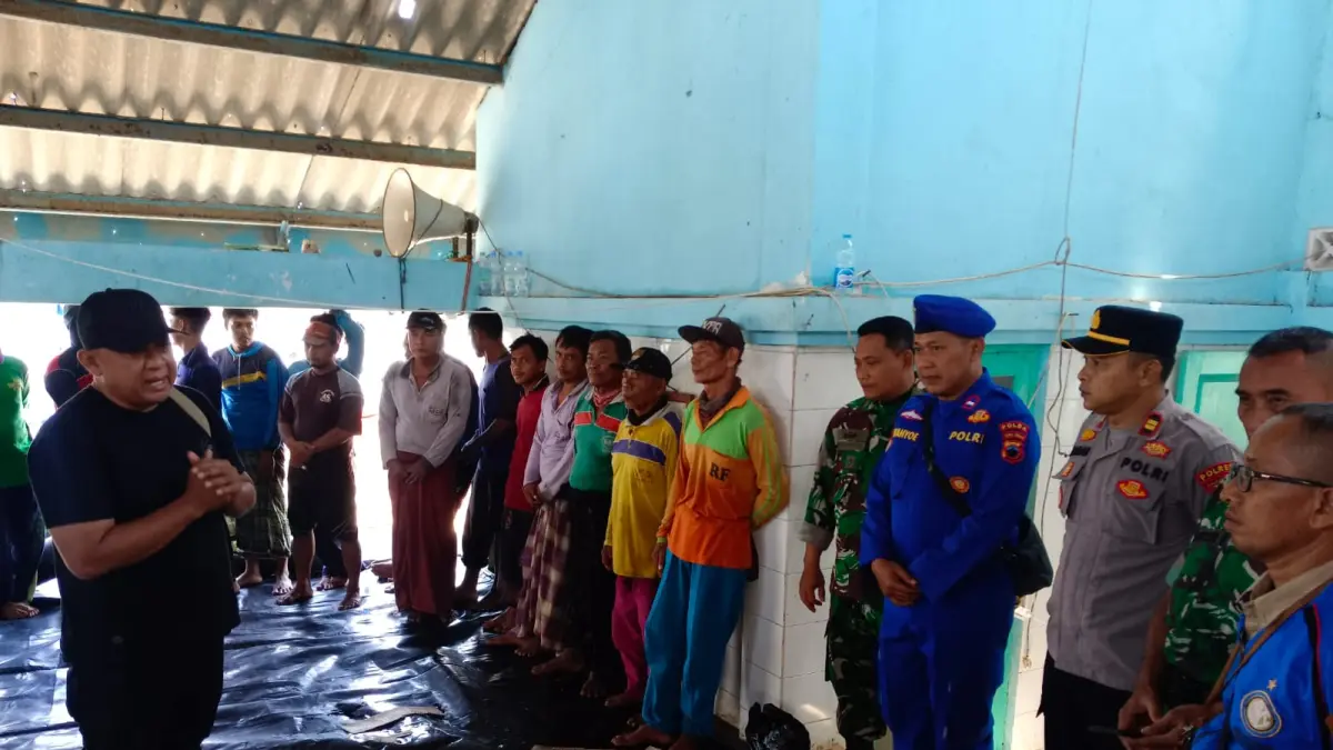 KORBAN SELAMAT : Kondisi ABK korban kapal tenggelam setelah diselamatkan dan mendapat perawatan medis di TPI Wonokerto, Kabupaten Pekalongan, Selasa 14 April 2026. (DOK. POLRES PEKALONGAN)