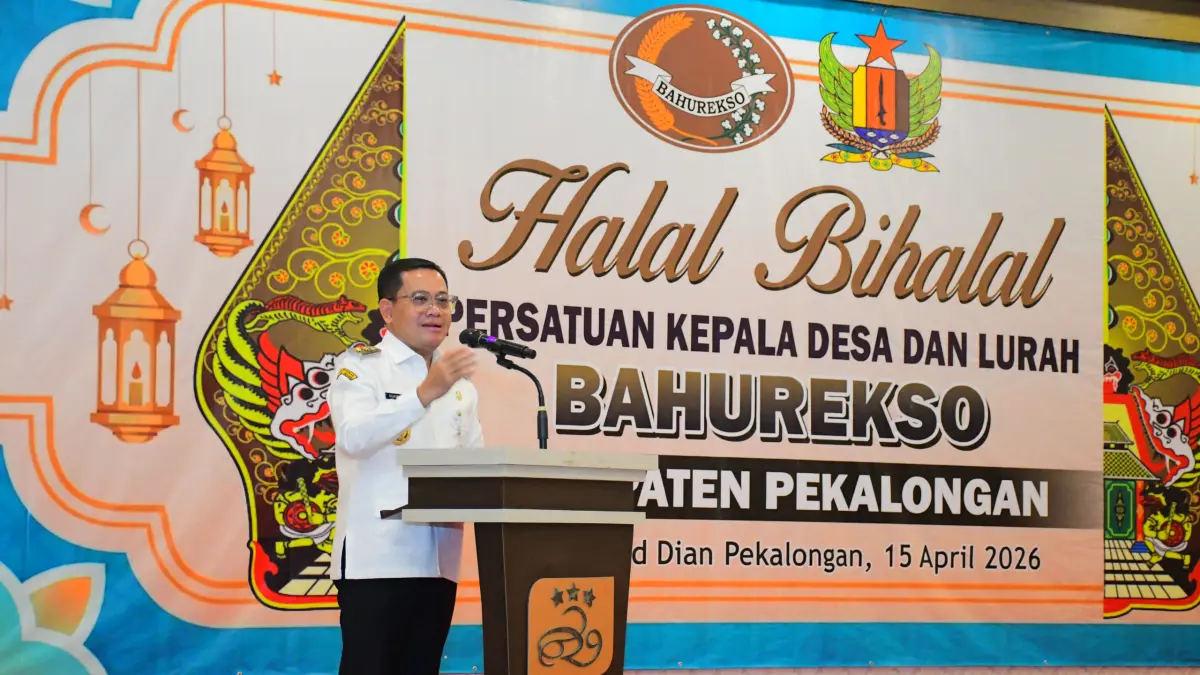 SAPA KADES : Plt. Bupati Pekalongan Sukirman saat hadir dalam acara halal bihalal Paguyuban Bahurekso (Paguyuban Kades/Lurah) di Wiradesa, Rabu 15 April 2026. (DOK. PROKOMPIM KABUPATEN PEKALONGAN)