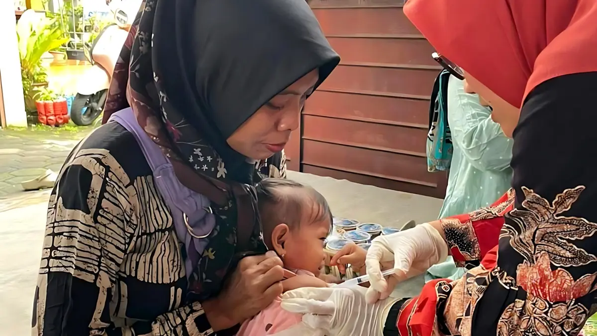 GENCARKAN VAKSINASI : Pemkot Pekalongan menggelar vaksinasi anak untuk cegah merebaknya kasus campak. (DOK. DINKES KOTA PEKALONGAN)