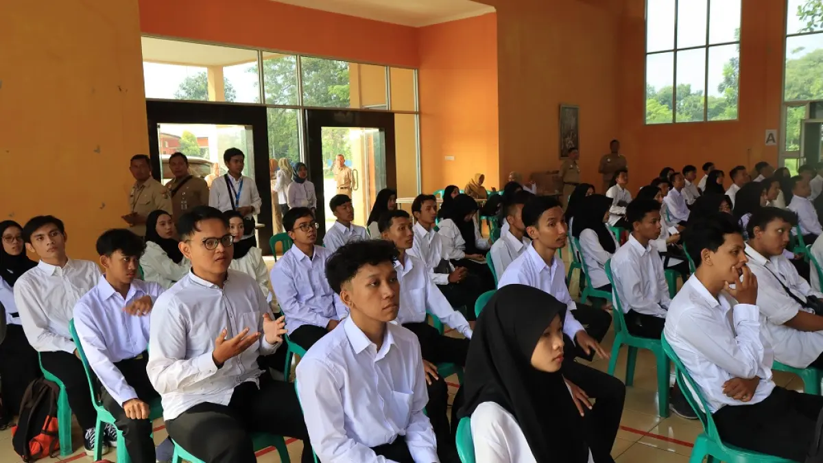 MENYIMAK MATERI : Peserta Pelatihan Berbasis Kompetensi (PBK) 2026 menyimak materi pelatihan yang digelar UPTD BLK Kota Pekalongan, beberapa waktu lalu. (LUTFI HANAFI /JAWA POS METRO PEKALONGAN)