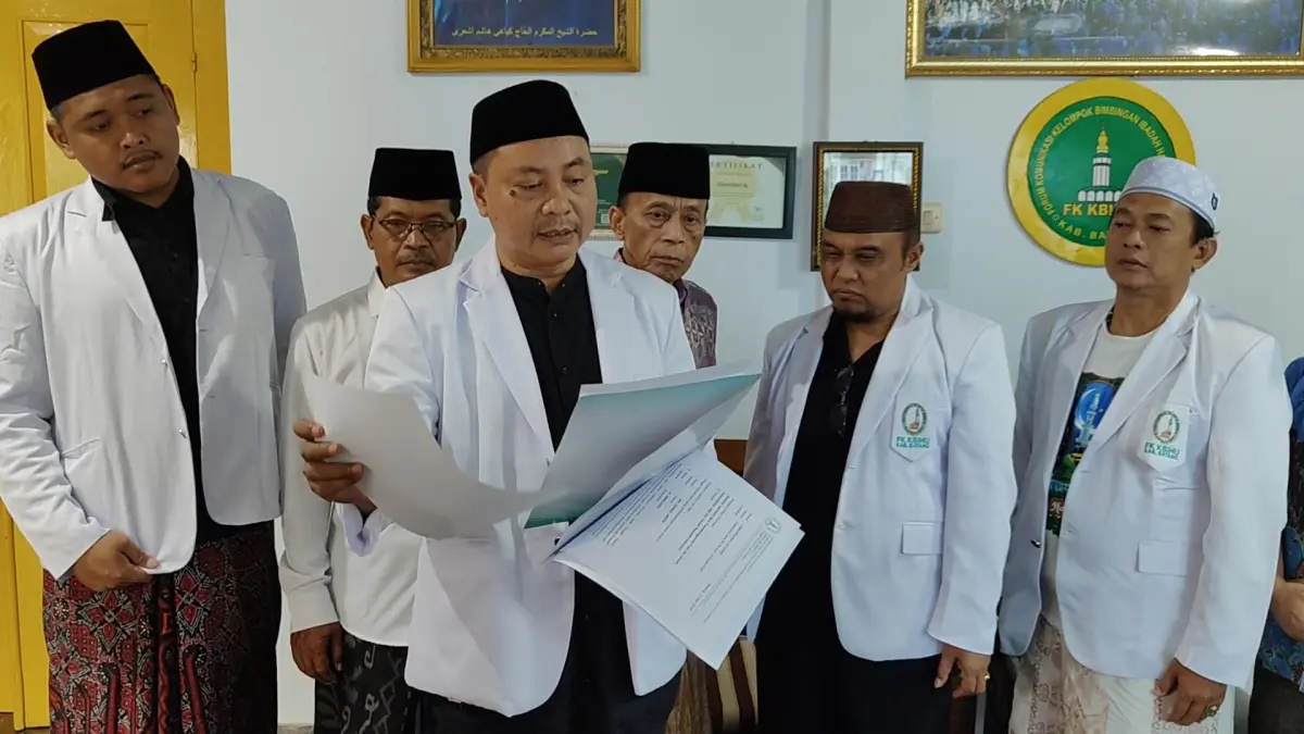 RESAH : Pernyataan sikap dari Dewan Pimpinan Daerah Forum Komunikasi Kelompok Bimbingan Ibadah Haji dan Umrah (DPD FK KBIHU) Kabupaten Batang. (RIYAN FADLI/JAWA POS METRO PEKALONGAN)