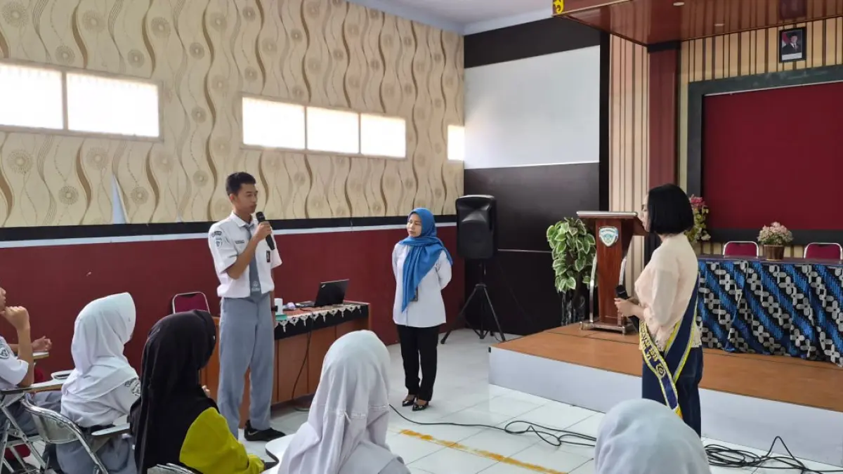 Sosialisasi Duta Muda EduTour di SMKN 1 Warungasem.