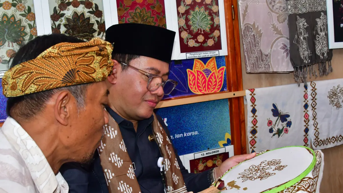 KEBUDAYAAN: Plt. Bupati Pekalongan Sukirman saat mengunjungi Pekan Kebudayaan Daerah, Kamis (30/4/2026). 