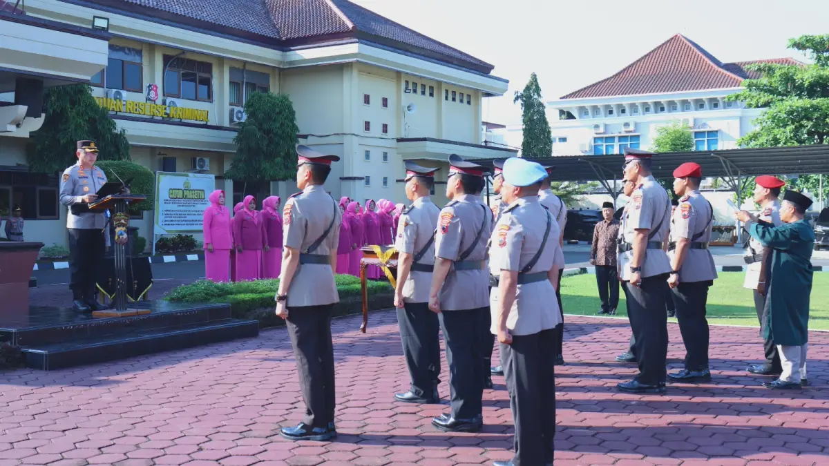 ROTASI JABATAN : Upacara serah terima jabatan di halaman Polres Pekalongan Minggu 26 April 2026. (DOK. POLRES PEKALONGAN)