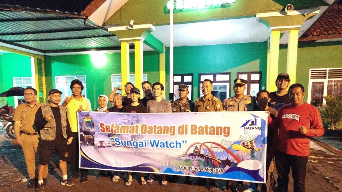 EDUKASI: Sungai Watch saat disambut Muspika Kecamatan Gringsing.