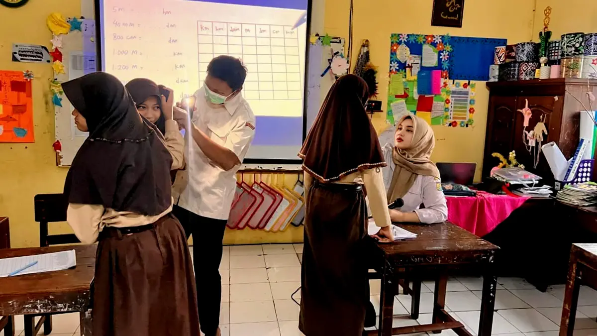 PEMERIKSAAN KESEHATAN - Pemkot Pekalongan gencar melakukan melakukan pemeriksaan di kalangan pelajar untuk pencegahan kasus campak dan rubella di wilayah setempat.