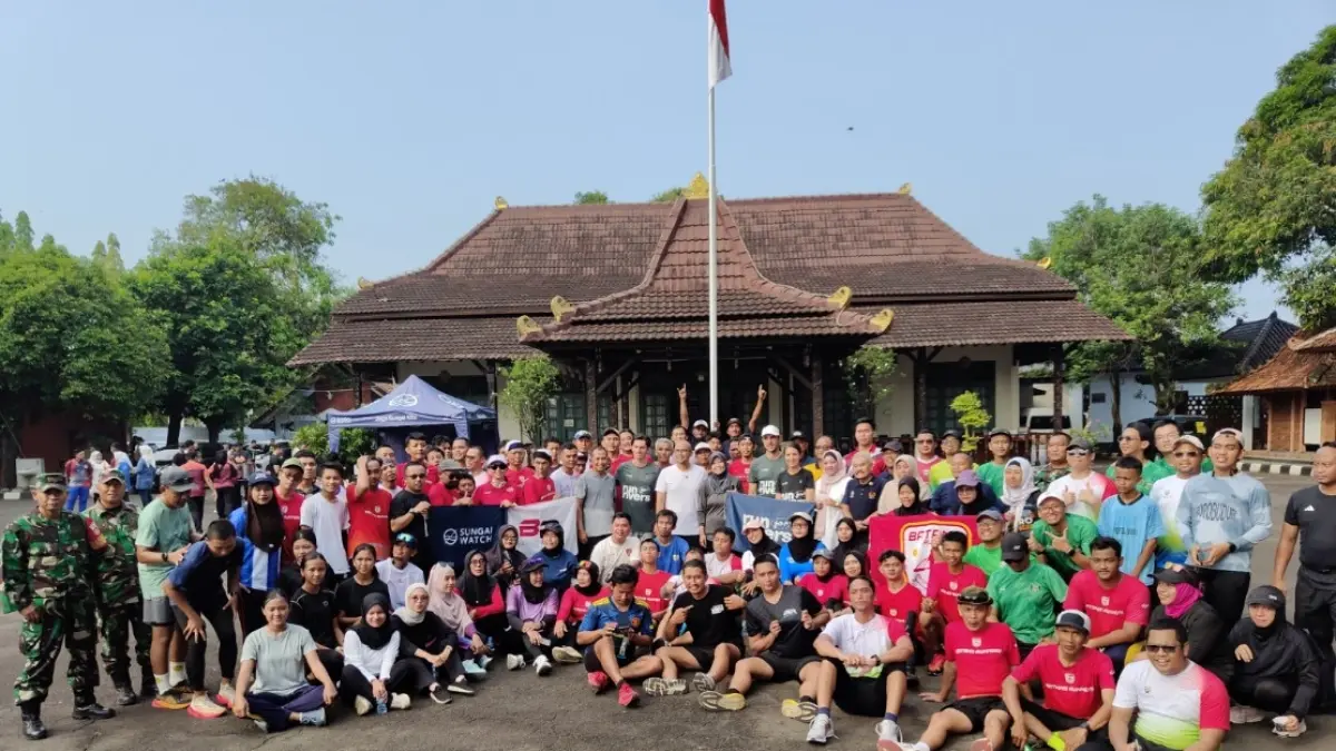 Foto bersama para pelari di Kabupaten Batang 