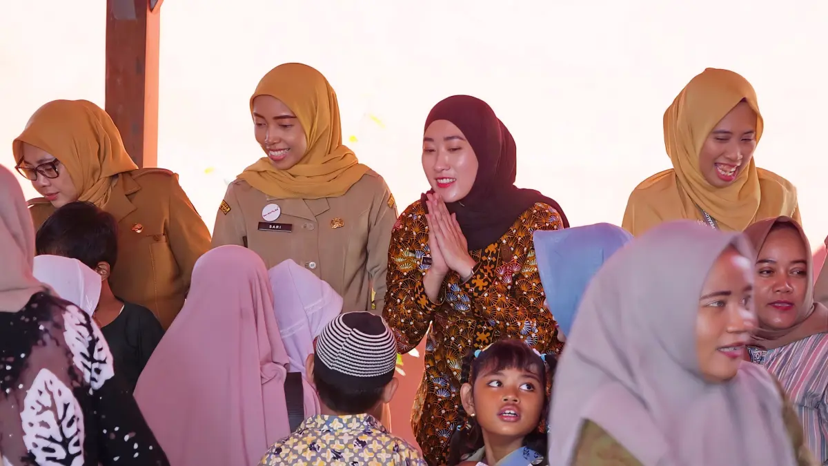 Lutfi Hanafi/Jawa Pos Metro Pekalongan
SAPA - Bunda PAUD Kota Pekalongan, Inggit Soraya dan Kabid PAUD dan Pendidikan Nonformal Sherly, saat menyapa peserta sosilisasi, di Guest House Kota Pekalongan, Selasa (12/5/2026).&nbsp;