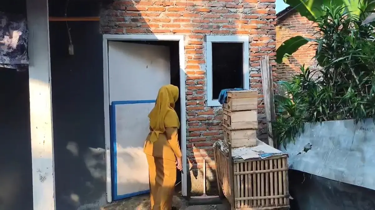 TERBAKAR: Kondisi rumah korban terbakar saat bermain.