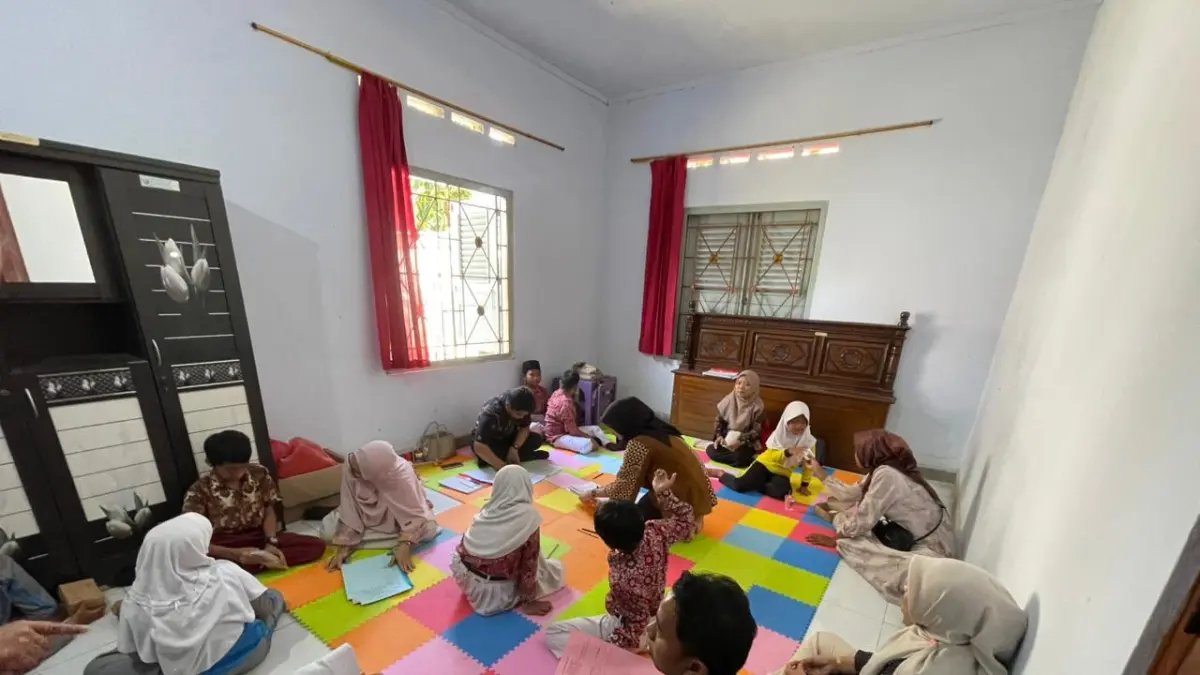 JEMPUT BOLA: Dinsos Kabupaten Pekalongan saat melaksanakan Mobile Therapy di Kecamatan Talun, Rabu (13/5/2026). 