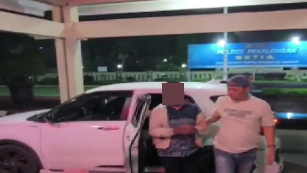 KRIMINAL: Pelaku saat digelandang ke Polres Pekalongan usai ditangkap. 