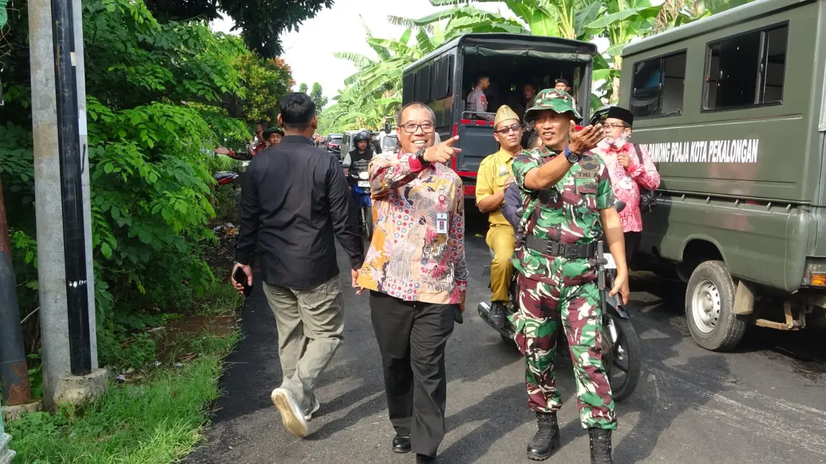 ist
TINJAU JALAN- Pemkot Pekalongan dan Kodim Pekalongan saat tinjau jalan baru usai penutupan TMMD,&nbsp; &nbsp;Noyontaansari, Kecamatan Pekalongan Timur,&nbsp; (21/5/2026).&nbsp;