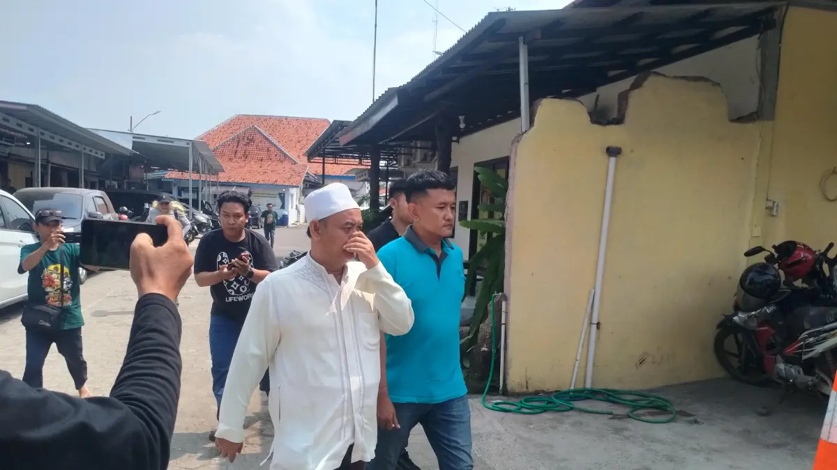 DITANGKAP: AHF saat digelandang di Polres Pekalongan Kota. 