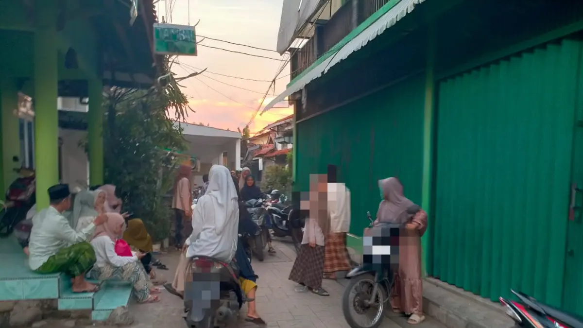 JEMPUT SANTRI: Para orang tua/wali berbondong menjemput santri dari ponpes Padepokan Padang Ati usai kasus yang menjerat sang pengasuh pondok, Rabu (27/5/2026). 