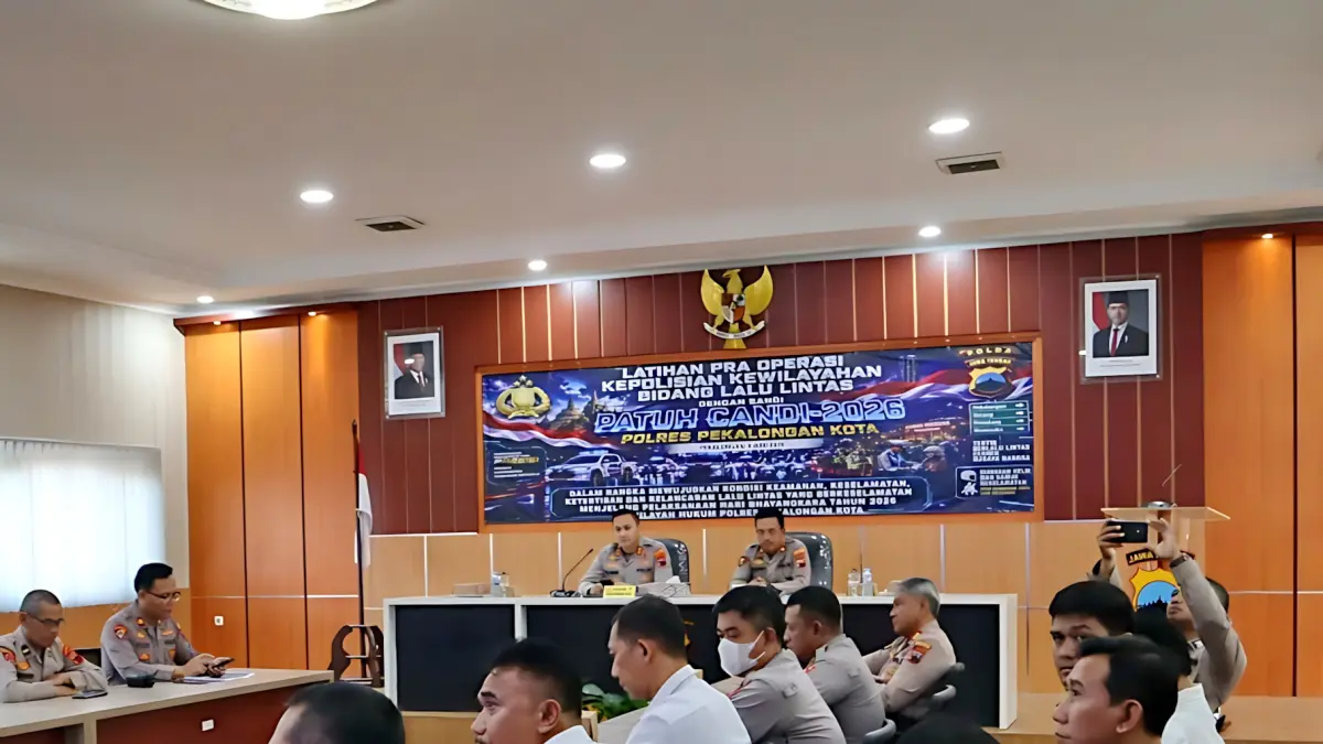 IST
RAKOR - Kapolres Pekalongan Kota AKBP Riki Yariandi saat memimpin Latpraops Patuh Candi 2026 yang digelar di Aula Wicaksana Laghawa Polres Pekalongan Kota, Rabu (3/6/2026).
