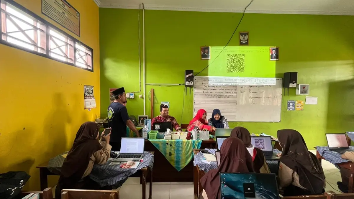 TKA: Salah satu sekolah di Kabupaten Batang saat menyiapkan ruangan untuk TKA