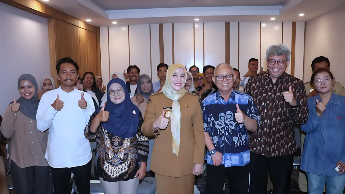Lutfi Hanafi/Jawa Pos Metro Pekalongan
KOMPAK - Wakil Wali Kota Pekalongan Hj Balgis Diab saat hadir dalam peluncuran Program Kemitraan Indonesia Rumah Livelihood di Hotel Aston Pekalongan, Senin (8/6/2026).