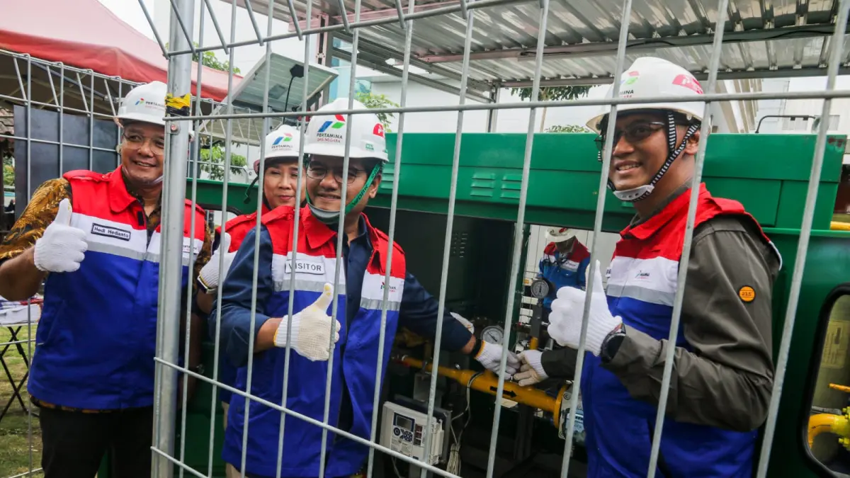 GAS IN : Direktur Infrastruktur dan Teknologi PGN TBk. Hery Murahmanta (kanan) bersama Direktur Layanan Operasional RSUP Dr. Sardjito Yogyakarta Riat El Khair (kedua kanan) melakukan pembukaan valve saat Ceremony Gas In di RSUP Dr. Sardjito Yogyakarta, Rabu 3 Juni 2026. 