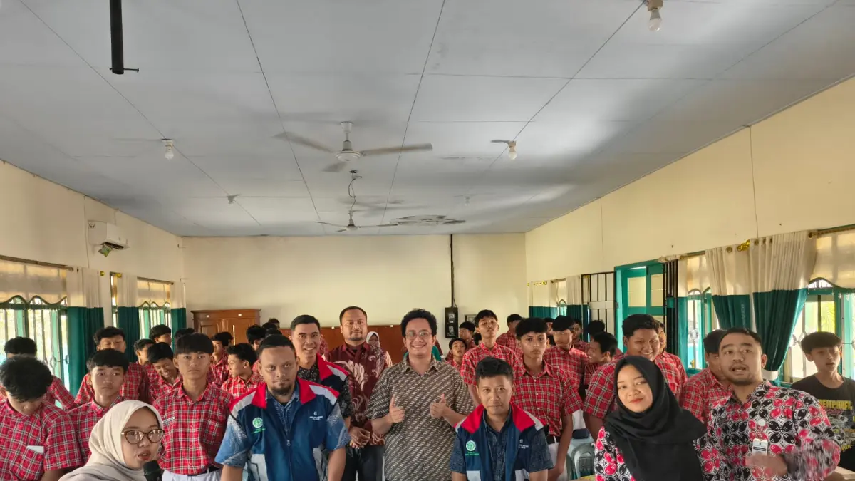 IST
FOTO BERSAMA - Usai sosialisasi tim PBTR berfoto Bersama dengan pakar dari SMPN 14 Kota Pekalongan dan perwakilan guru, Kamis (11/6/2026).