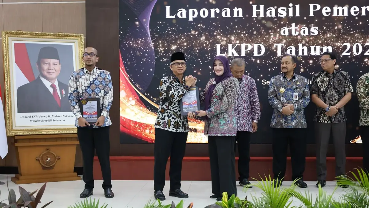 IST
TERIMA PENGHARGAAN - &nbsp;Wawali Hj Balgis Diab, didampingi Ketua DPRD Kota Pekalongan M Azmi, saat menerima penghargaan WTP di Kantor BPK Perwakilan Jawa Tengah, Banyumanik, Semarang, Kamis (11/6/2026) kemarin.