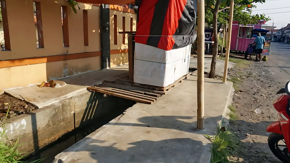 PERBAIKAN - Kondisi drainase di WR Supratman Pekalongan Utara yang akan dilakukan revitalisasi agar genangan rob semakin berkurang.
