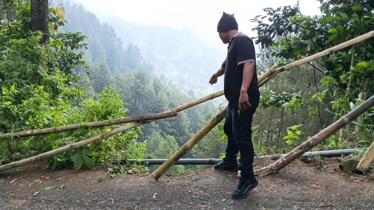 KECELAKAAN: Lokasi kecelakaan mobil masuk jurang di Desa Wonosido, Kecamatan Lebakbarang, Kabupaten Pekalongan, Minggu (21/6/2026). 