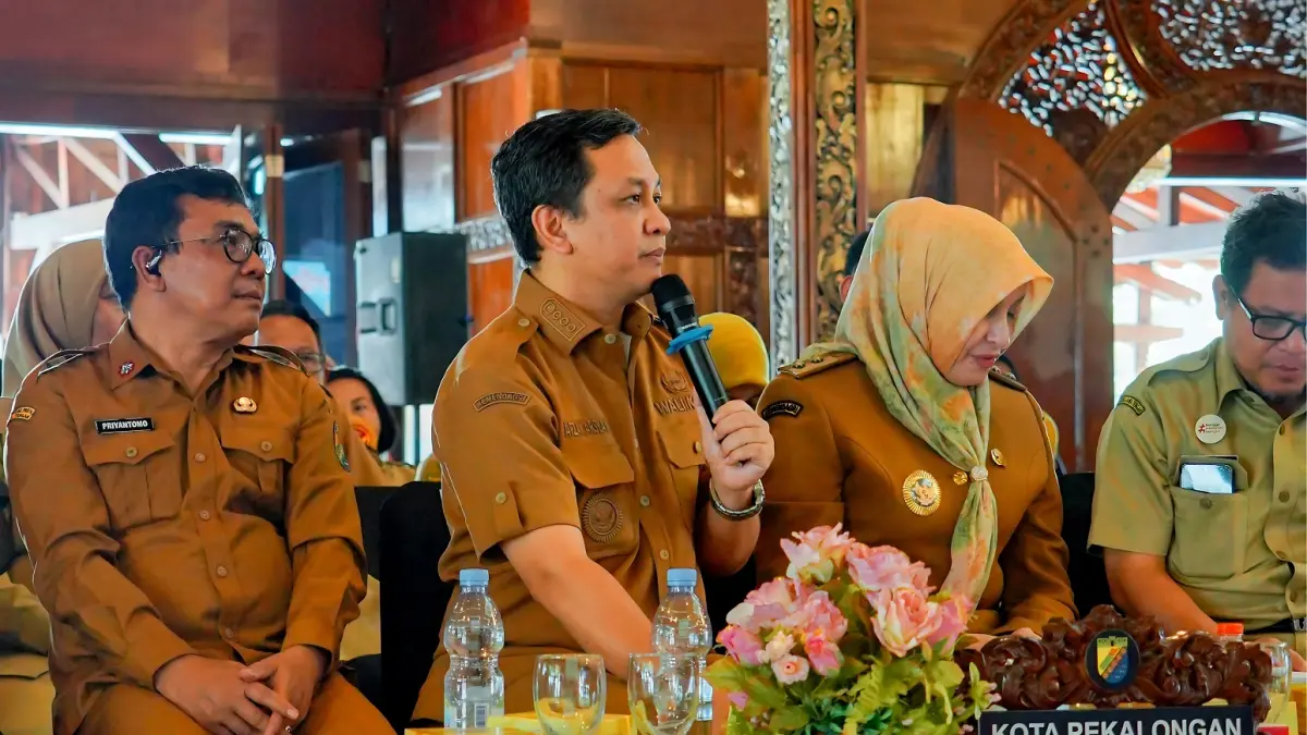 DIALOG : Wali Kota Pekalongan HA Afzan Arslan Djunaid, bersama Wawalkot Balgis Diab dan Sekda Kota Pekalongan dalam Rembug Pembangunan Jateng 2026 di Pendopo Ki Gede Sebayu, Kota Tegal, Senin 22 Juni 2026. (DOK. PEMKOT PEKALONGAN)