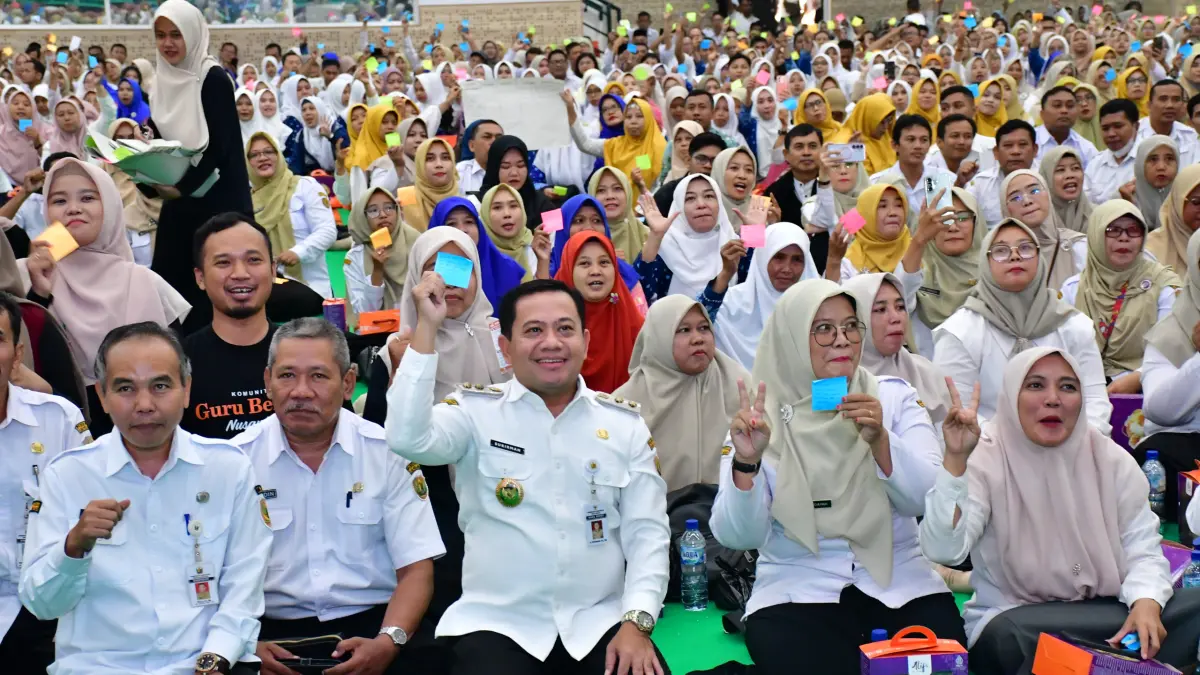 FORUM PENDIDIK: Plt. Bupati Pekalongan Sukirman dan Kepala Dindikbud Kholid di tengah-tengah peserta Pekalongan Edu-Summit 2026, Rabu (24/6/2026). 