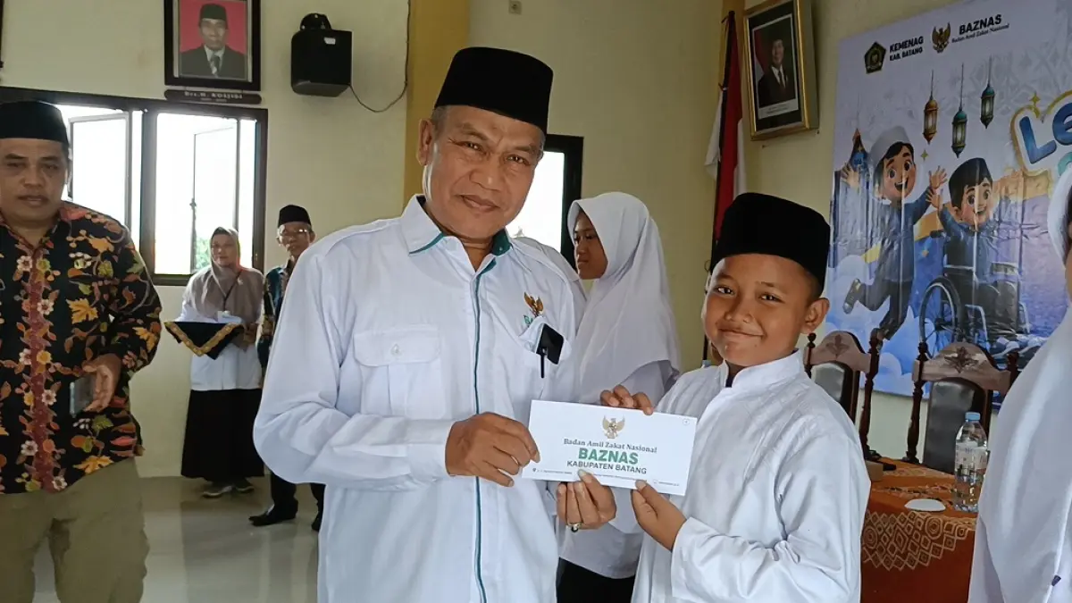 PEDULI: Badan Amil Zakat Nasional (Baznas) saat pentasarufan zakat bagi 1.400 yatim dan disabilitas, di Aula Kantor Kemenag Batang.