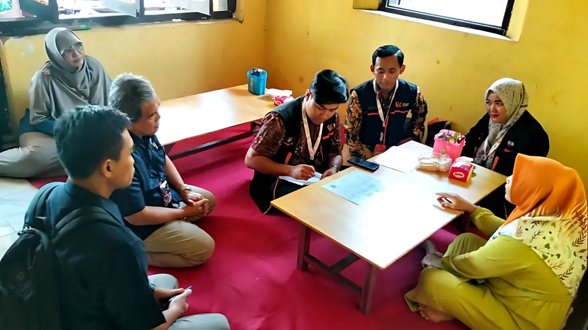 IS
SURVEI - BPS saat memantau langsung survei ekonomi di salah satu rumah di Kota Pekalongan.