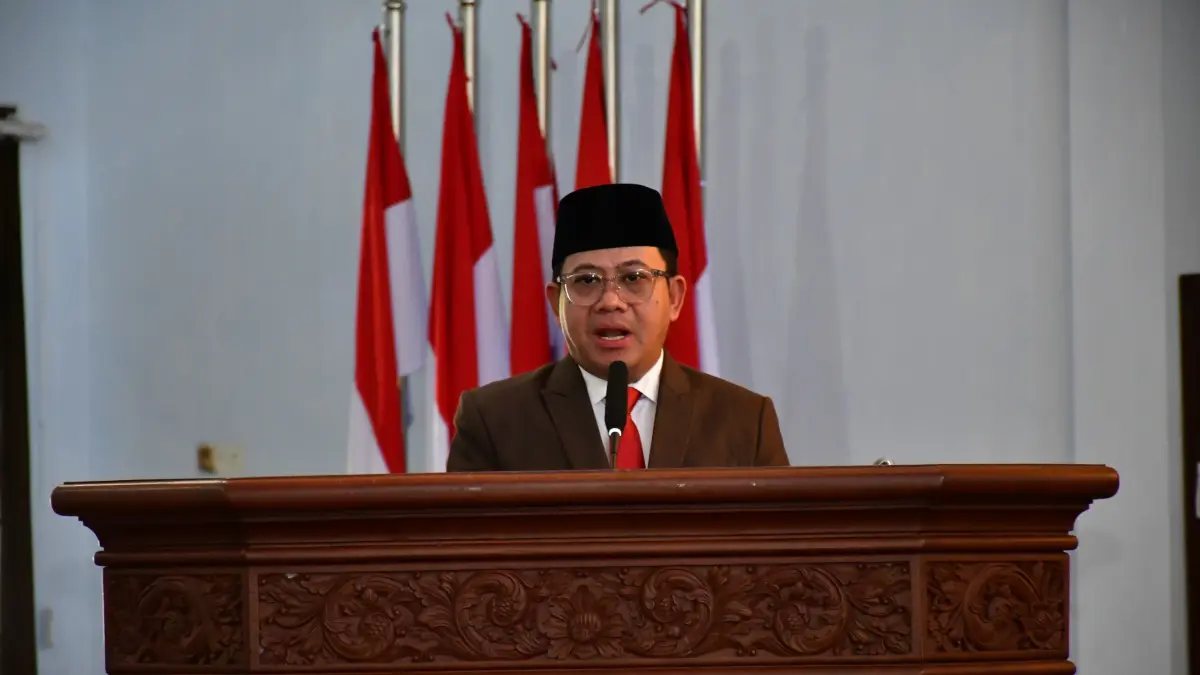 PARIPURNA: Plt. Bupati Pekalongan saat menyampaikan jawaban atas pandangan umum fraksi-fraksi tehadap pertanggungjawaban pelaksanaan APBD tahun 2025, Rabu (1/7/2026).  (Dok. Prokompim). 