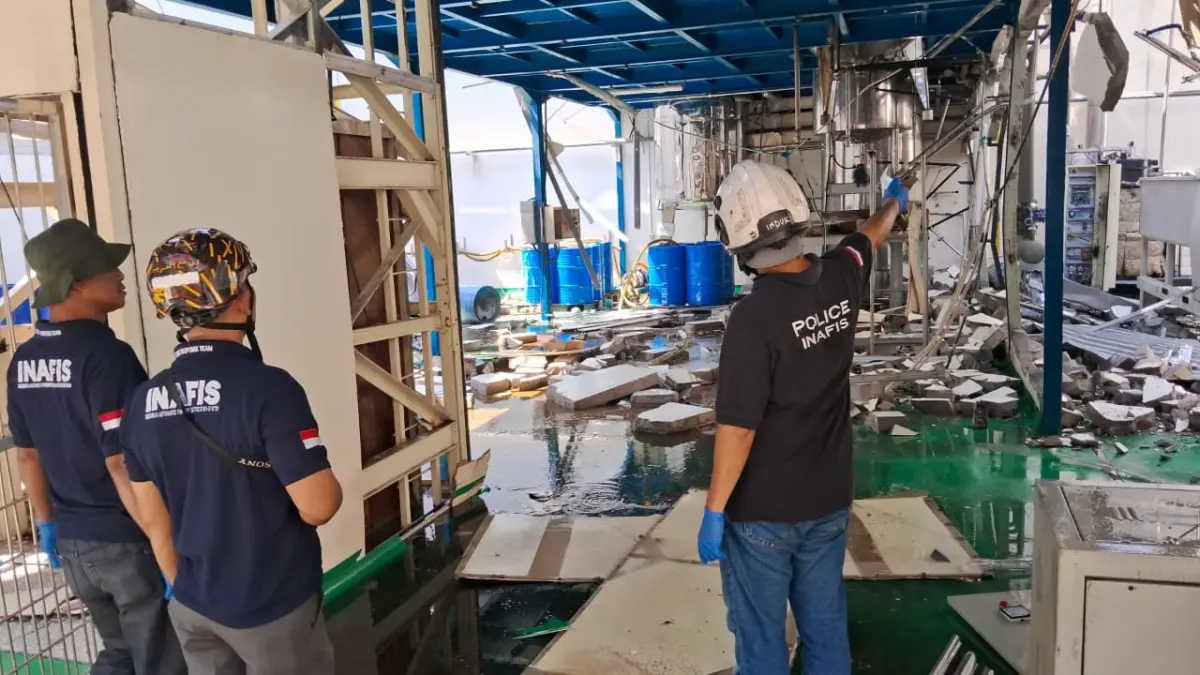 Tim Inafis Polrestabes Semarang  melakukan olah TKP di PT  Raw Botanical Nusantara