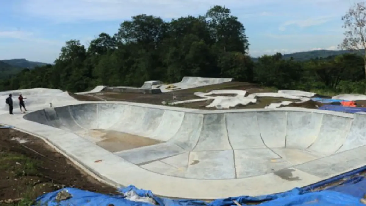 Skatepark yang dibangun di kompleks objek wisata Jateng Valley, Susukan, Kabupaten Semarang. (Dok. NURCHAMIM/Jawa Pos Radar Semarang)