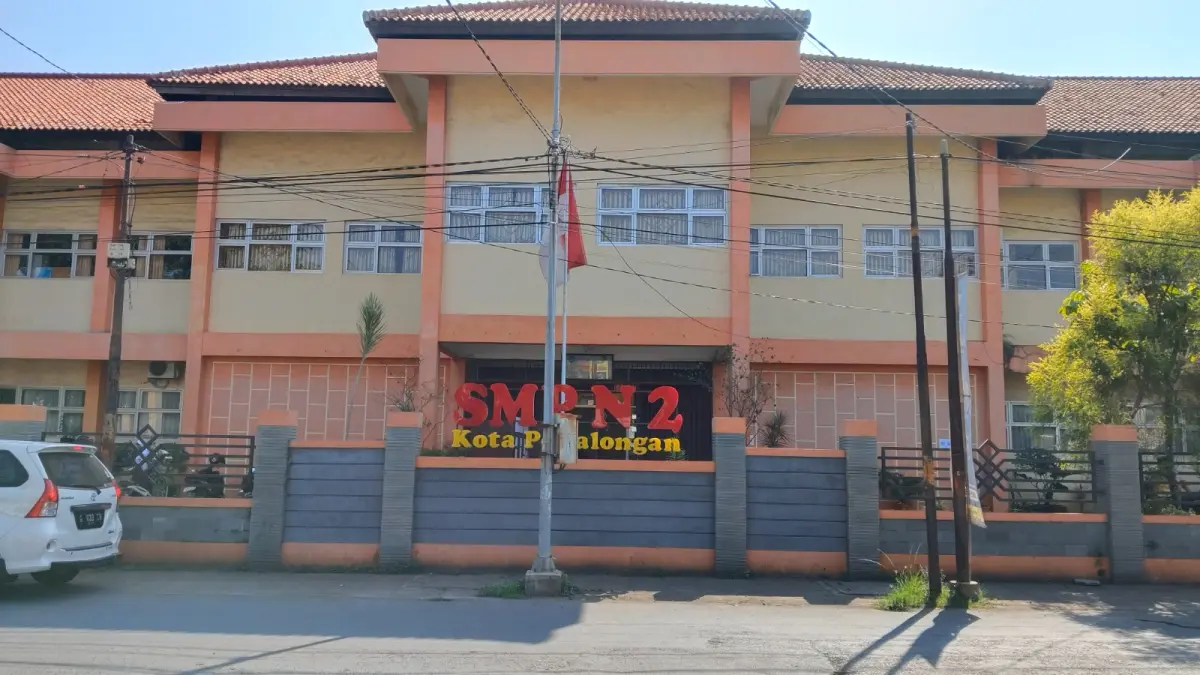 MEGAH : Gedung di SMP Negeri 2 Kota Pekalongan siap memberikan pendidikan terbaik bagi generasi muda Kota Pekalongan. (MOCH FALAHUDDIN/JAWA POS METRO PEKALONGAN)