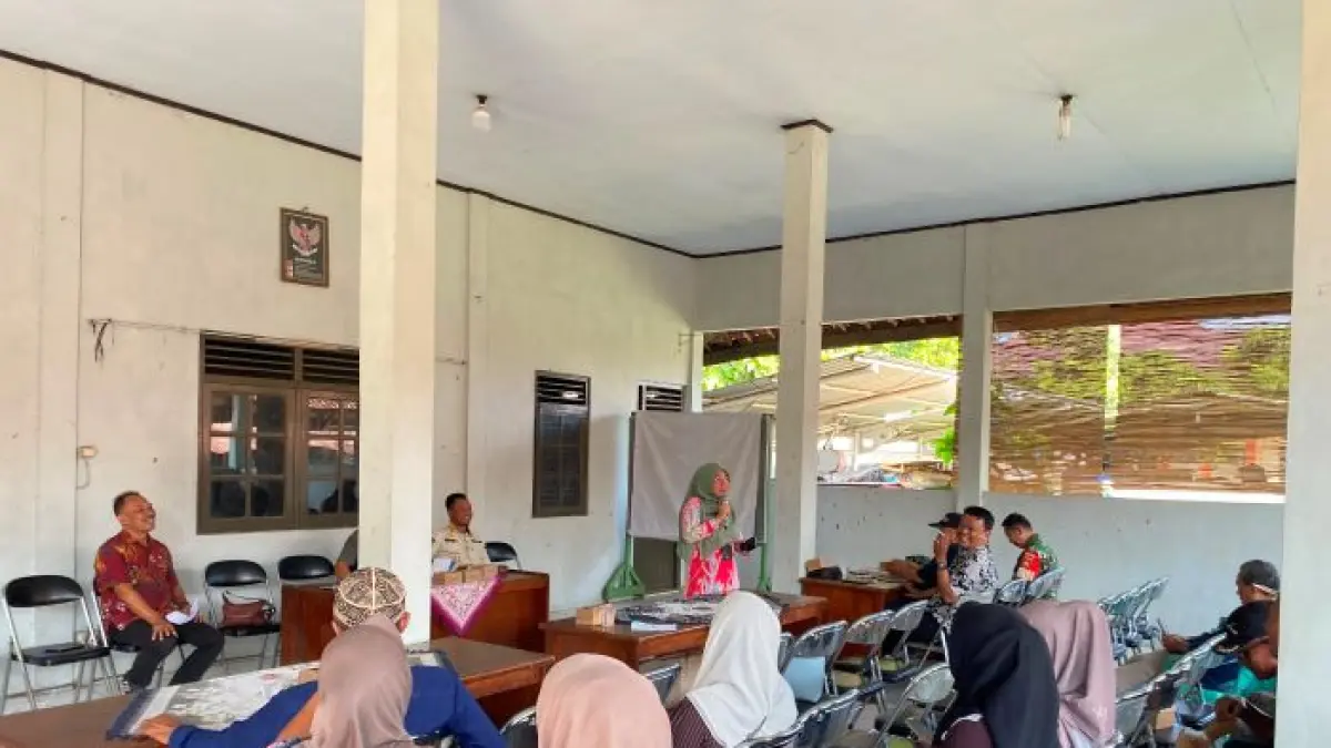 SOSIALISASI: Pemkab Pekalongan saat sosialisasi kepada pedagang terkait rencana penataan PKL di kawasan Gemek dan Karangdowo. (istimewa)